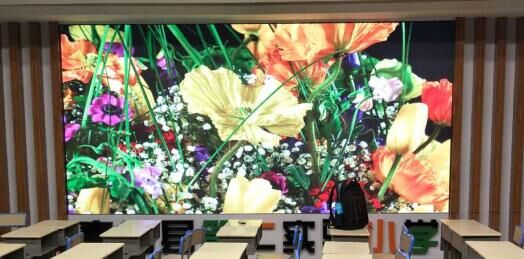 Jiaxing college multimedia classroom indoor P2.5 hd full color display screen installation and debugging!